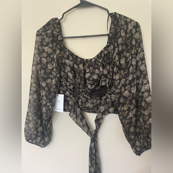 Japna Wrap Around Crop Top with Floral Print - Picture 2 of 9